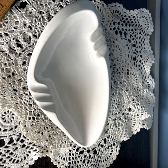 Canada Accents Ashtray Vintage White Ceramic Mcm No Chips Or Cracks